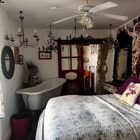 Original And Quirky Village Holiday home