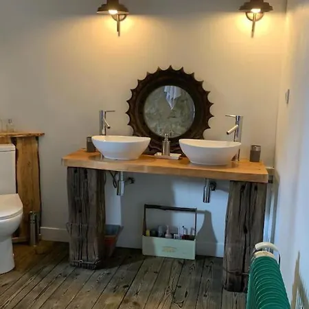 Original And Quirky Village Holiday home Giat