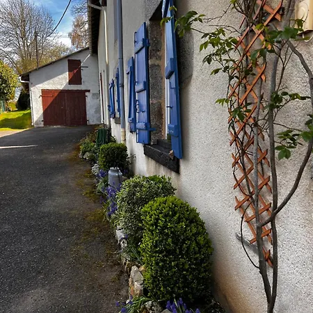 Original And Quirky Village Holiday home Giat